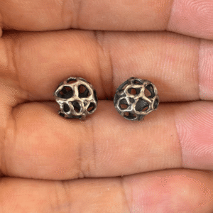 Brinco Organoide Vazio em Prata — Joia Escultórica BUGRE