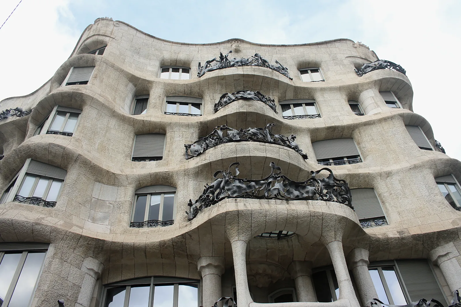 Fachada da Casa Milà, de Antoni Gaudí, em Barcelona